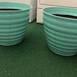 Two new 20 inch planters 