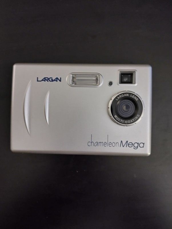 DIGITAL CAMERA