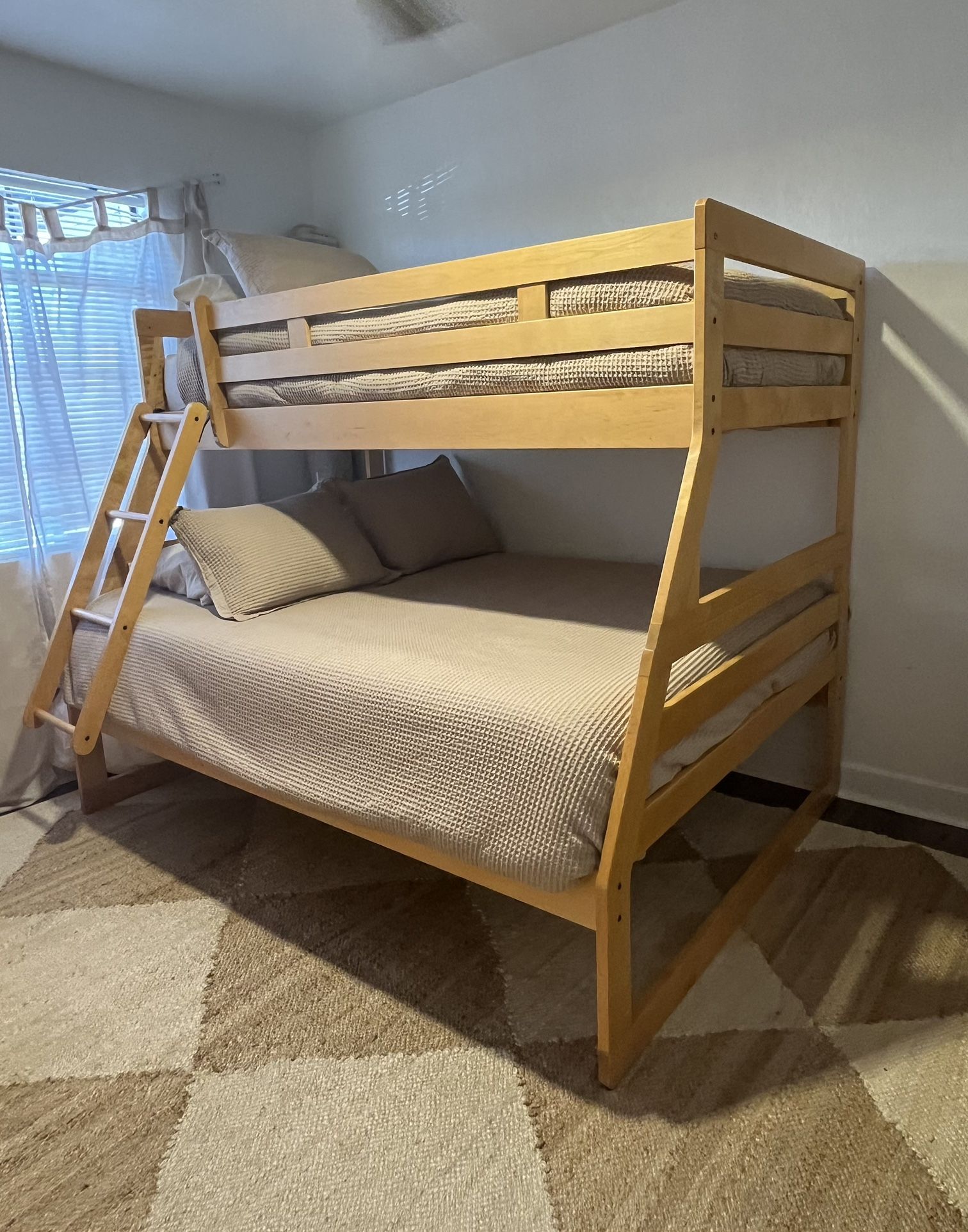Solid Wood Twin & Queen Bunk Bed, Mattresses Included