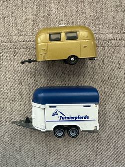Lot Of 2 Assorted Trailers Camper Horse Trailer Turnierpferde & Greenlight