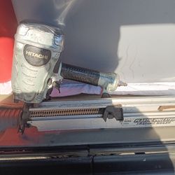Hitachi 21 Degree Framing Nail Gun