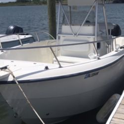 2006 235 Center Council Sea Boss With A 206 225 Mercury With 333 Hours. Has The Bathroom In The Center Console For Fish Boxes. Plenty Of Storage Cushi