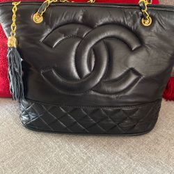 CHANEL / Chanel CC Bag / Chanel Tote / Leather Chanel Purse