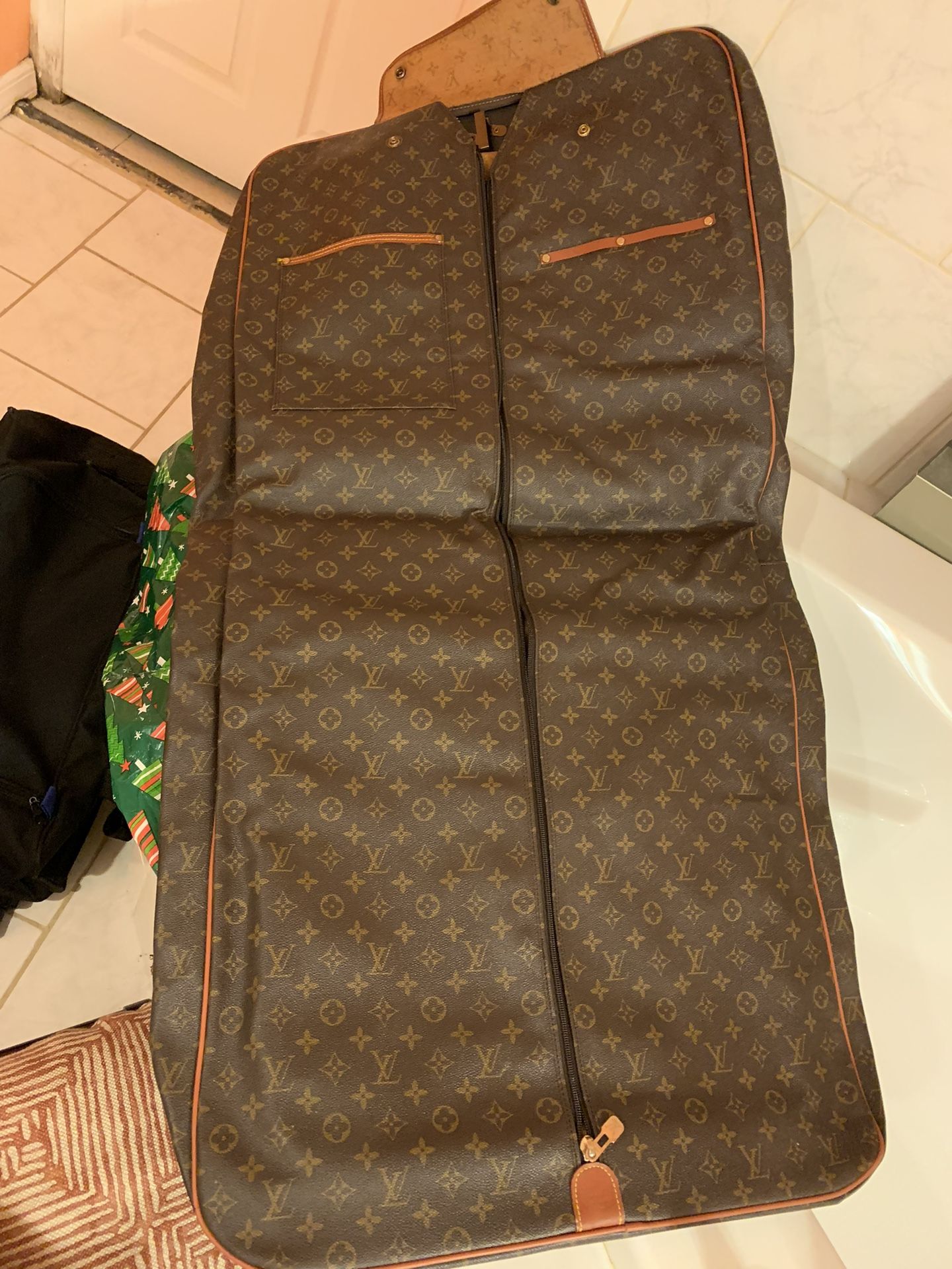 Louis Vuitton Garmet Bag