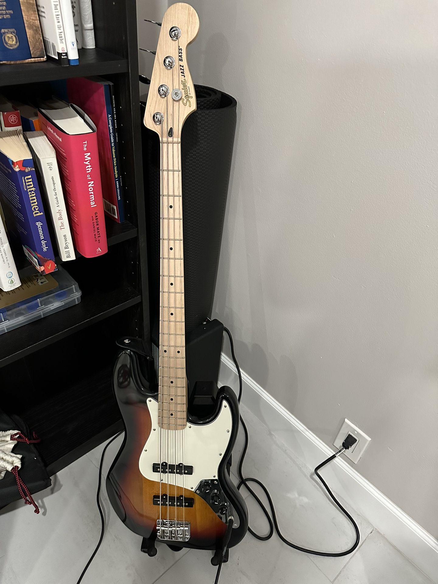 Fender Affinity Series™ Jazz Bass Guitar Bundle