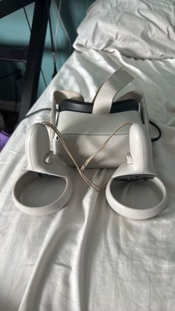 Meta Quest 2 VR Headset