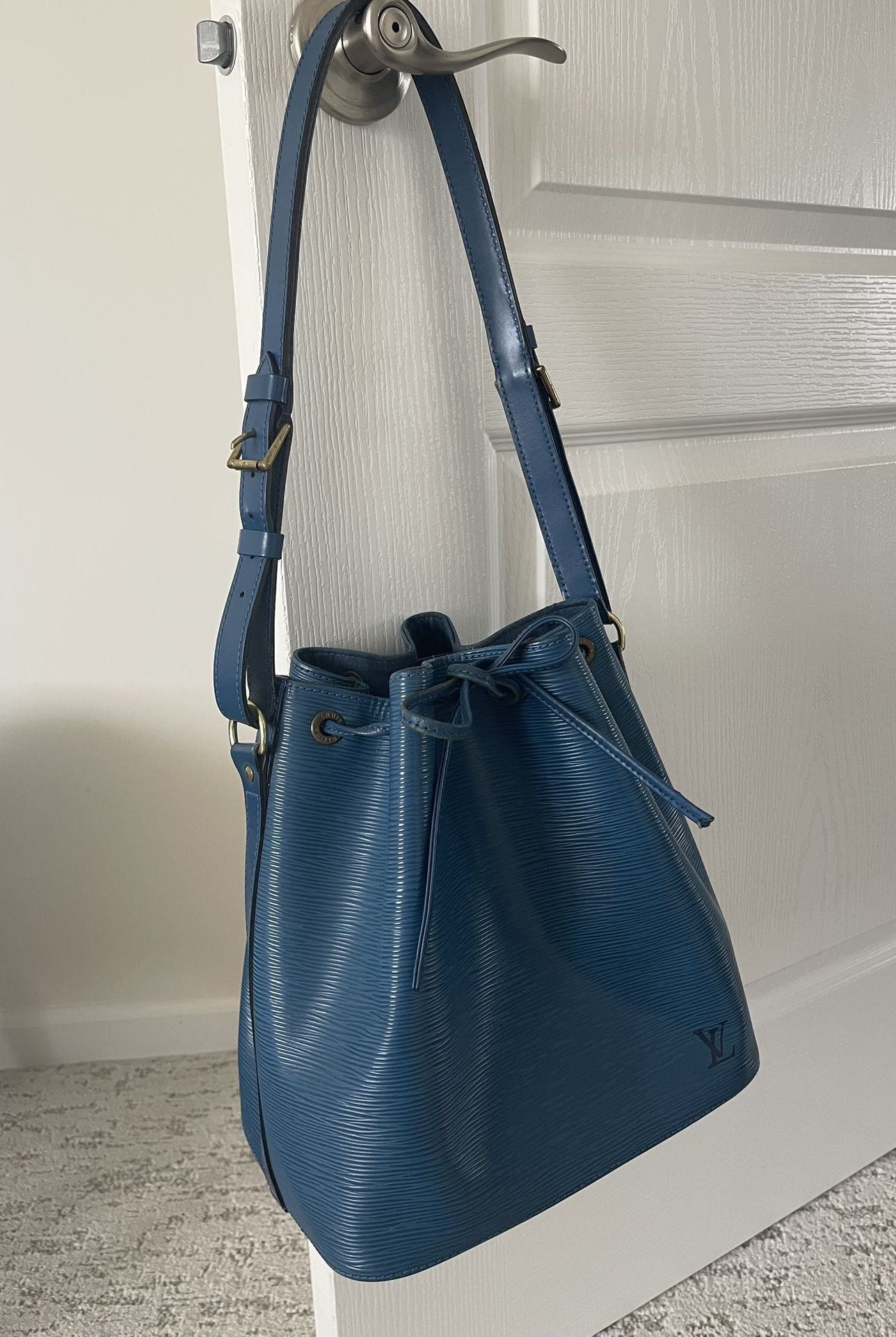 Louis Vuitton Noe Bucket Bag EUC w COA