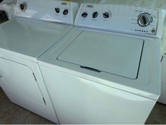 Like New Whirlpool Washer Dryer Gas Set