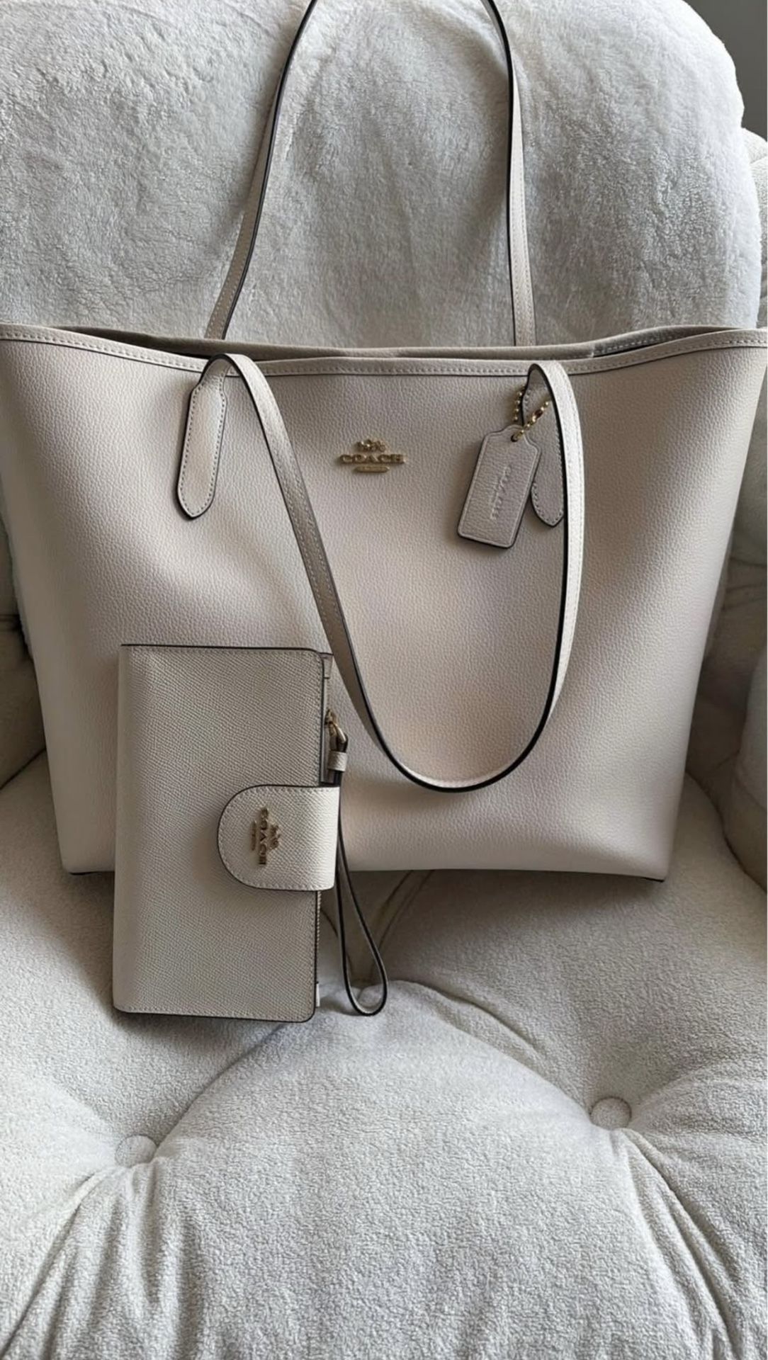 Coach Tote & Wallet •