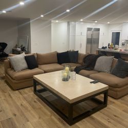 Kreiss Collection Couch 