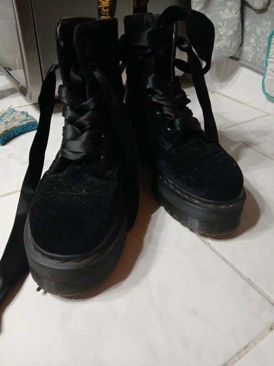 Dank A$$ DR.MARTENS