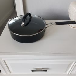 BRAND NEW WOT, KITCHEN AID SAUCEPAN WITH LID, 3qt 