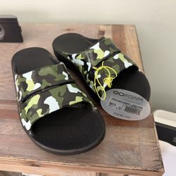 Oofos Sandals Size 42. Men 9/ Women 11