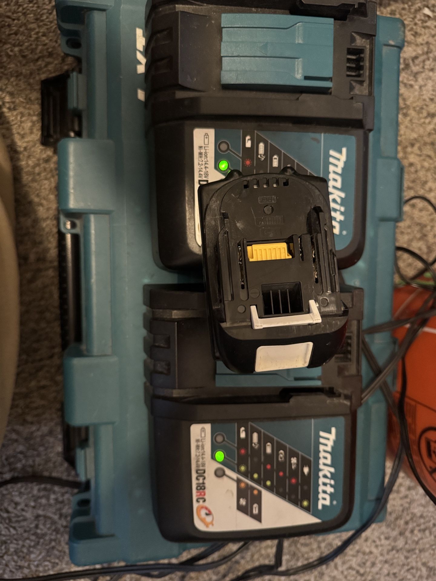 Makita Battery 4.0 And Two Fast Chargers