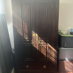 Armoire / Wardrobe