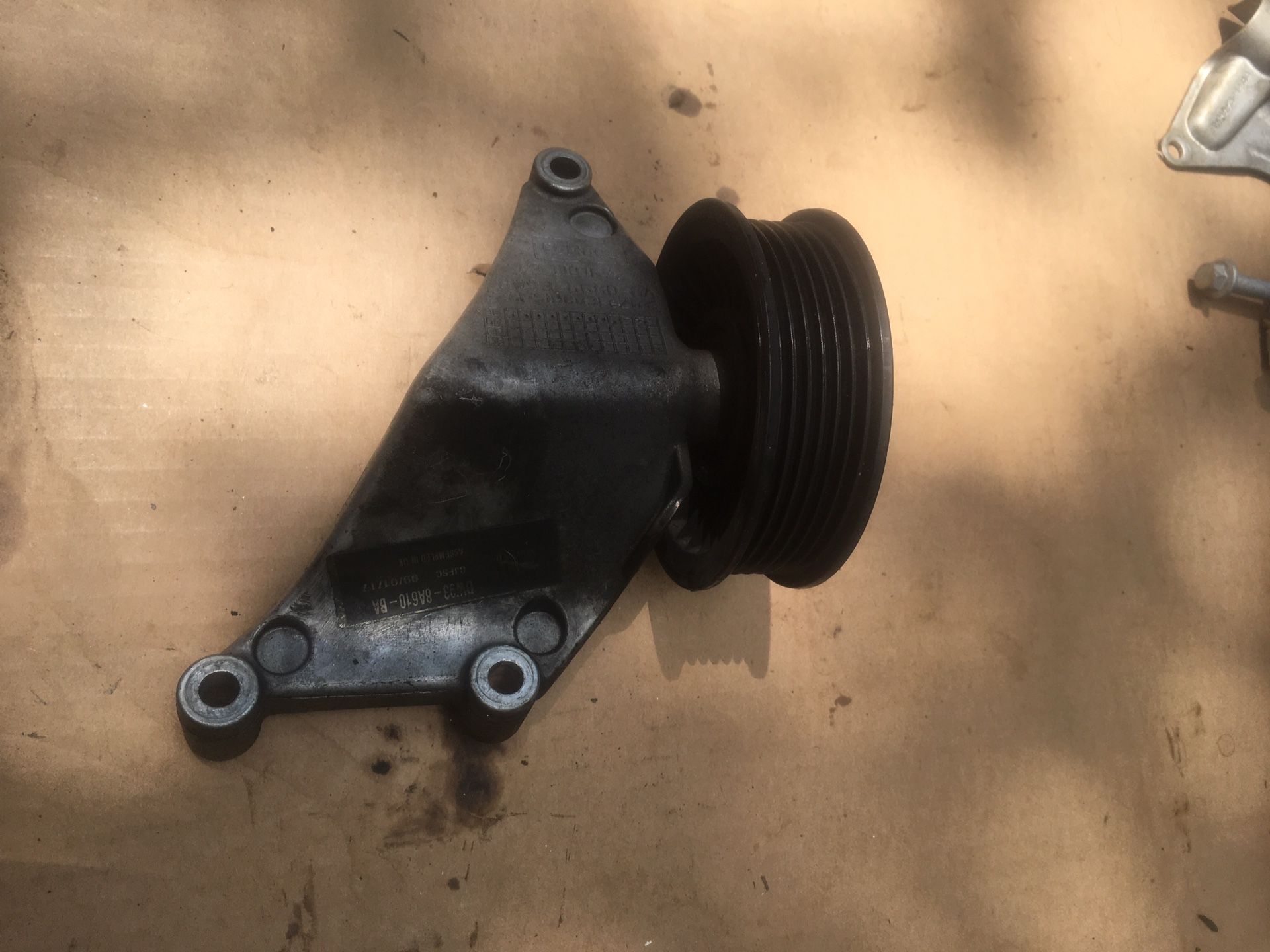 Drive belt idler pulley