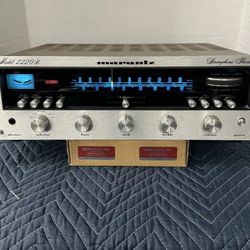 Vintage Marantz 2220B Stereophonic Receiver