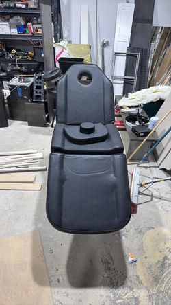 Reclining Salon / Spa Chairs – 4 Available