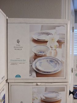 Dinnerware Set 