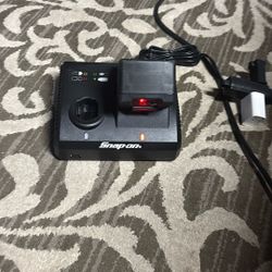 Snap On  18 V Battery and Charger 