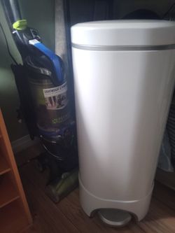 Munchkin Flex Diaper Trash Can