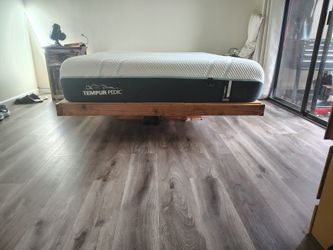 Queen Tempur Pedic mattress