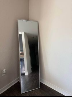 Standing mirror