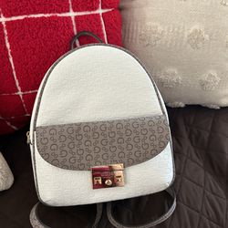 Authentic Guess Giana Small Color-Block logo backpack (NICE)