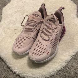 Womens Airmax 270’s Size 8.5