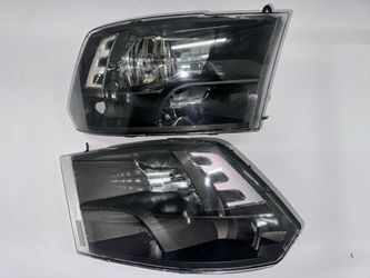 2009 to 2017 Dodge Ram Black housing pair of Headlights / farros Luces micas Ram negaras