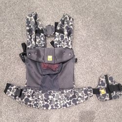 Lillybaby 6-in-1 Complete Airflow Disney Exclusive Carrier. 3D breathable mesh, lumbar support, hood