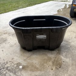 Rubbermaid 100 gal Stock Tank