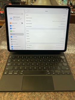 Apple iPad Pro 2nd gen 11” w/ Magic Keyboard