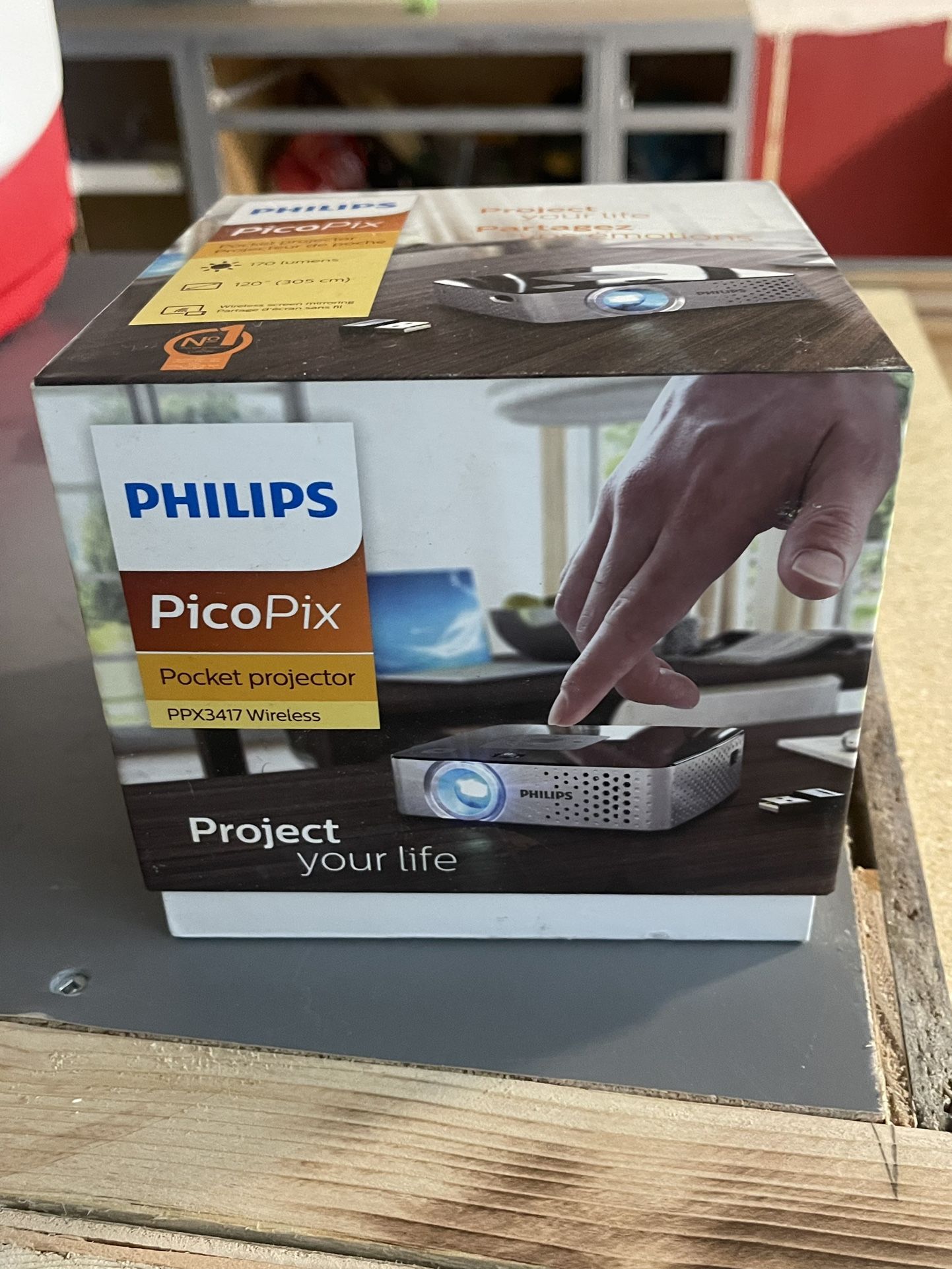 Philips New Wireless PicoPix Pocket Projector