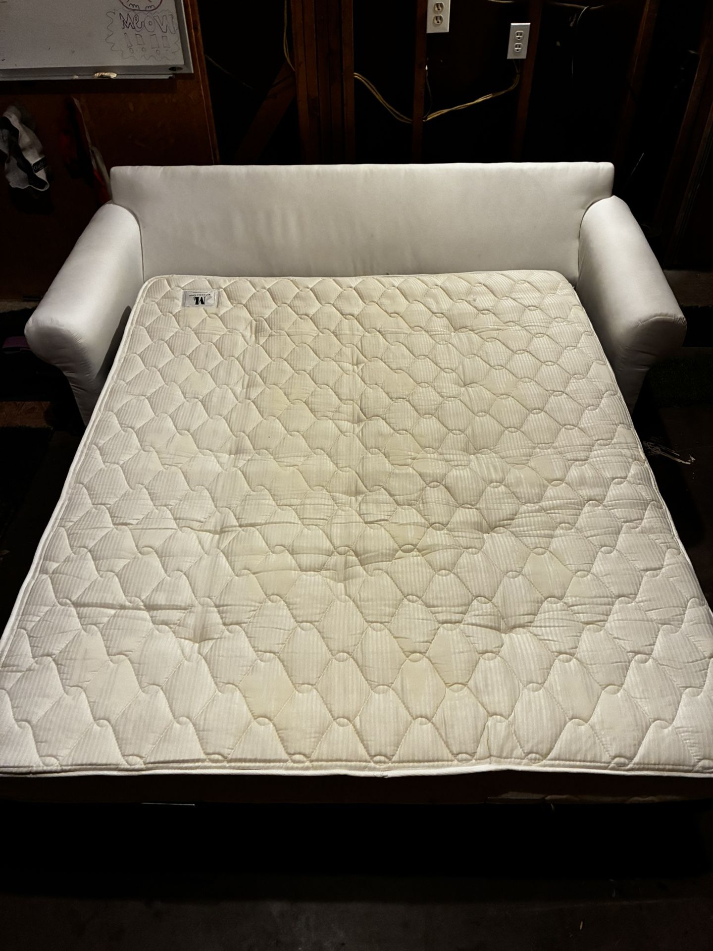 Sofa / Pull-Out Bed