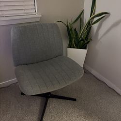 Cross Cross Chair - Like New - $40