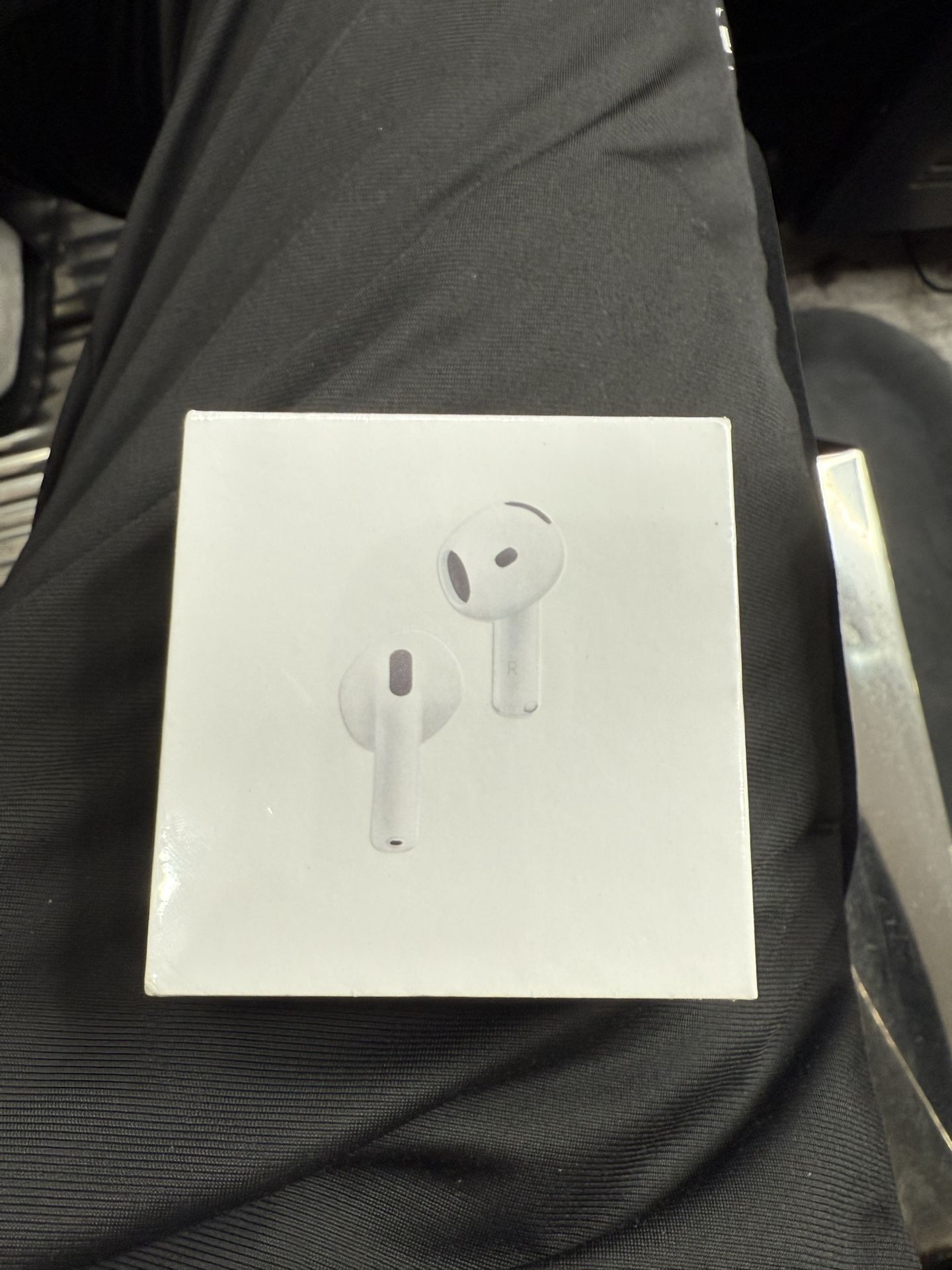 Apple AirPods 4