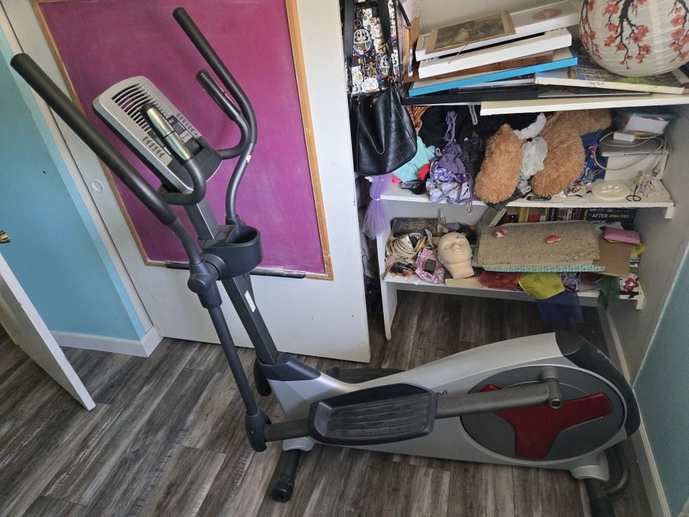 Pro-Form 6.0 ZE elliptical machine