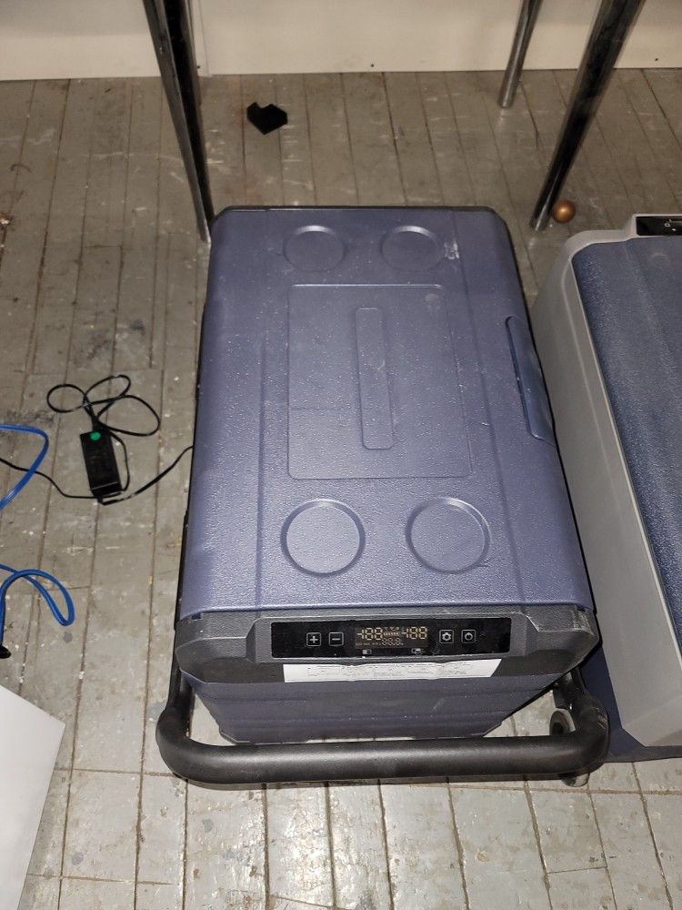 Camper,Suv And Cars Fridge/Freezer Refrigerator 12 Volts And 115 Volts