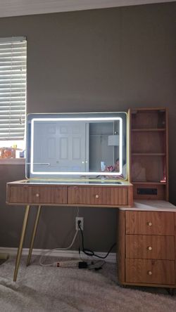 Vanity Desk with Lighted Mirror