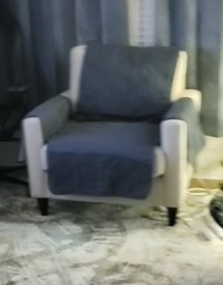 Jerome’s l-chaise couch and accent chair