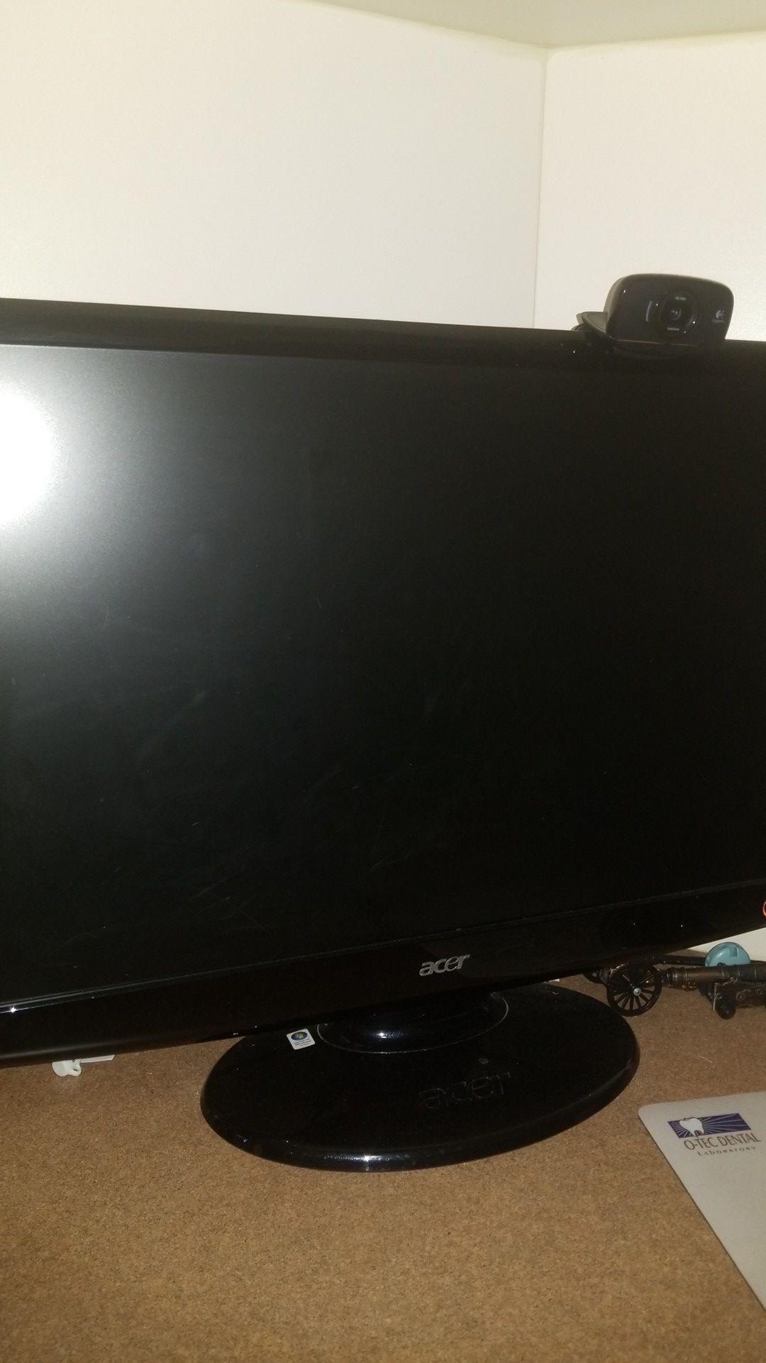 Acer 24 inch computer monitor + Logitech Hd 720p web camera