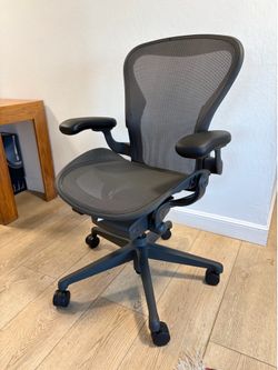 Herman Miller Remastered Aeron Size B office chair