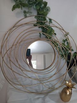 Round Gold Metal Swirl Wall Mirror (28")
