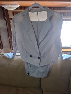 Pants and jacket light grey