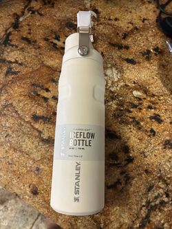 Stanley iceflow bottle 24oz