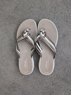 Clarks Tan Size 8