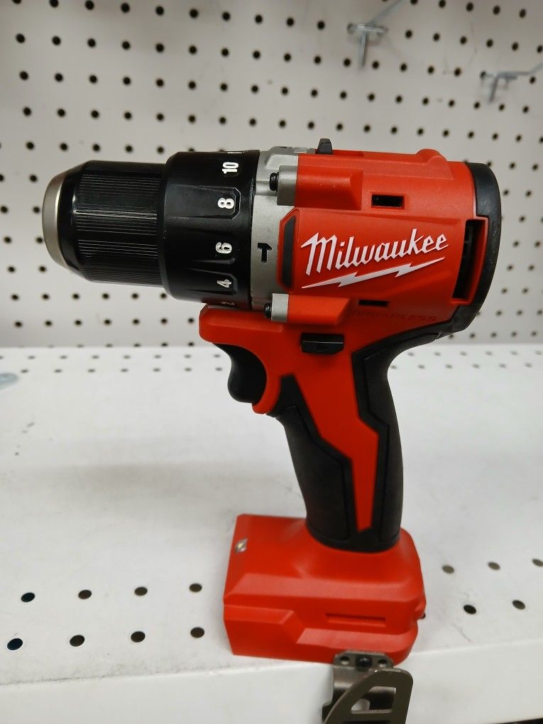 Milwaukee New Hammer Drill 18M Brushless 