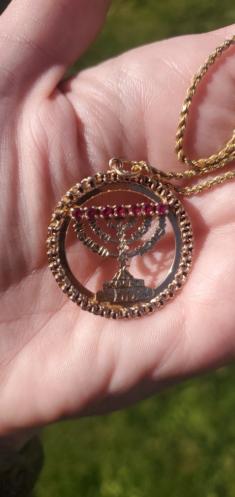 14 K Gold 26.6 In Chain Chain And 14k Gold Large Pendant With Rubies.