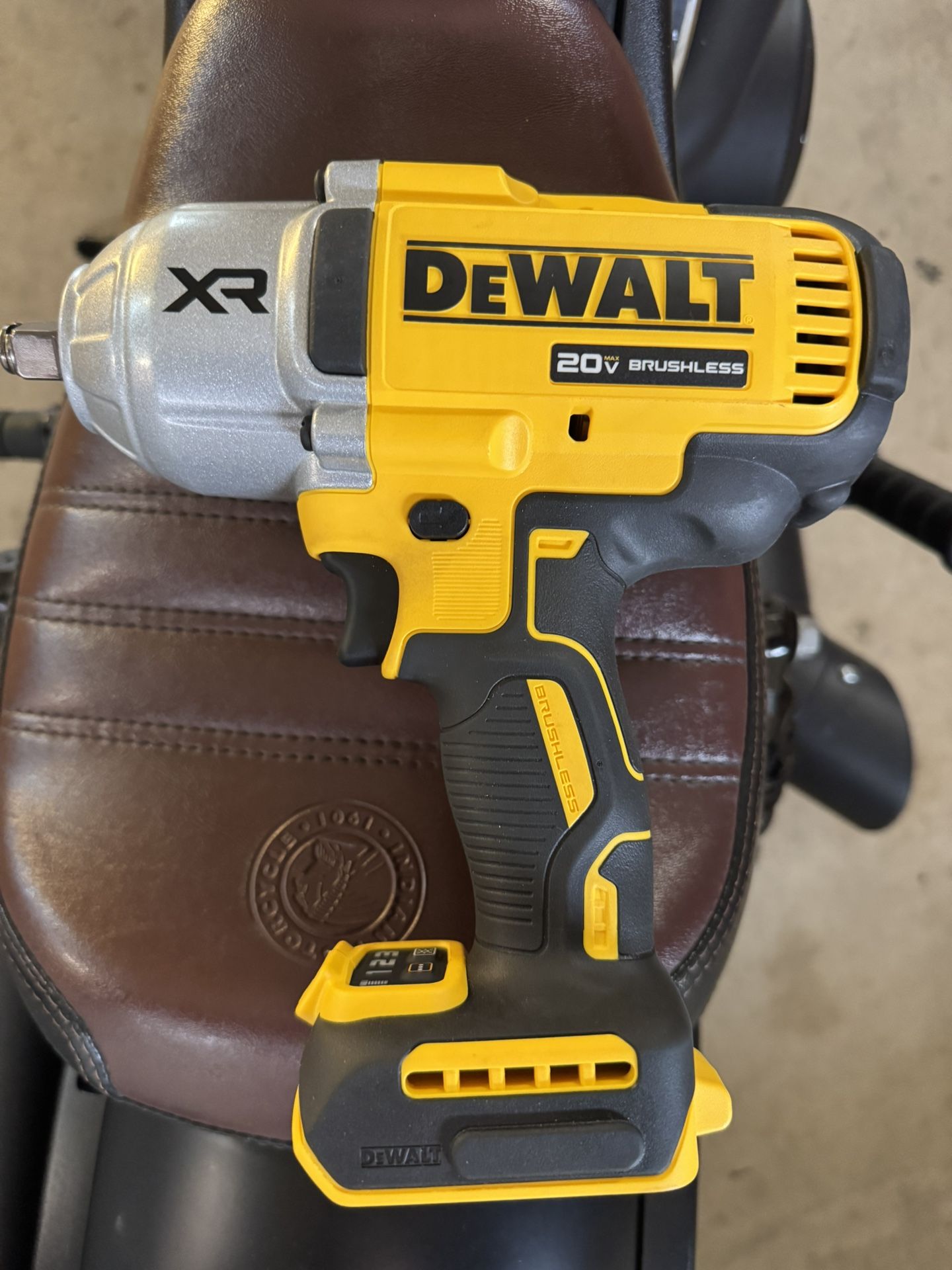 Dewalt Impact WRENCH(DCF900)TOOL ONLY